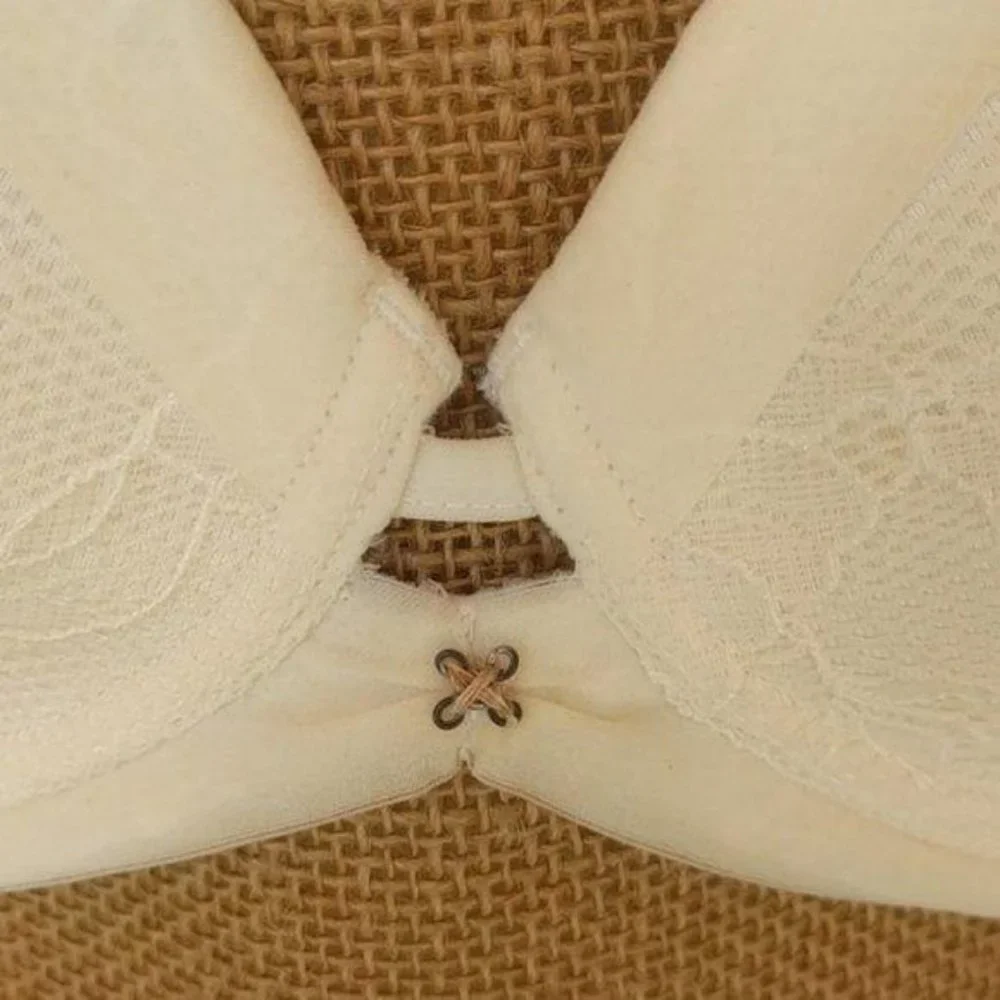 Selmark Women's Size 36C Ivory Floral Lace Lightly Lined Bra Underwire